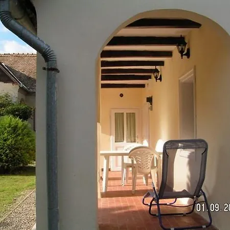 Vendeghaz בית הארחה